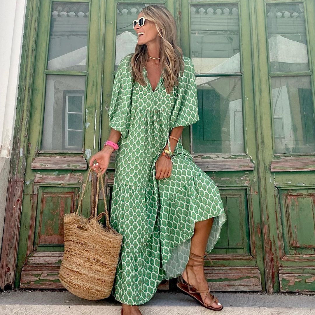Robe Siera™ portée dans un cadre décontracté.